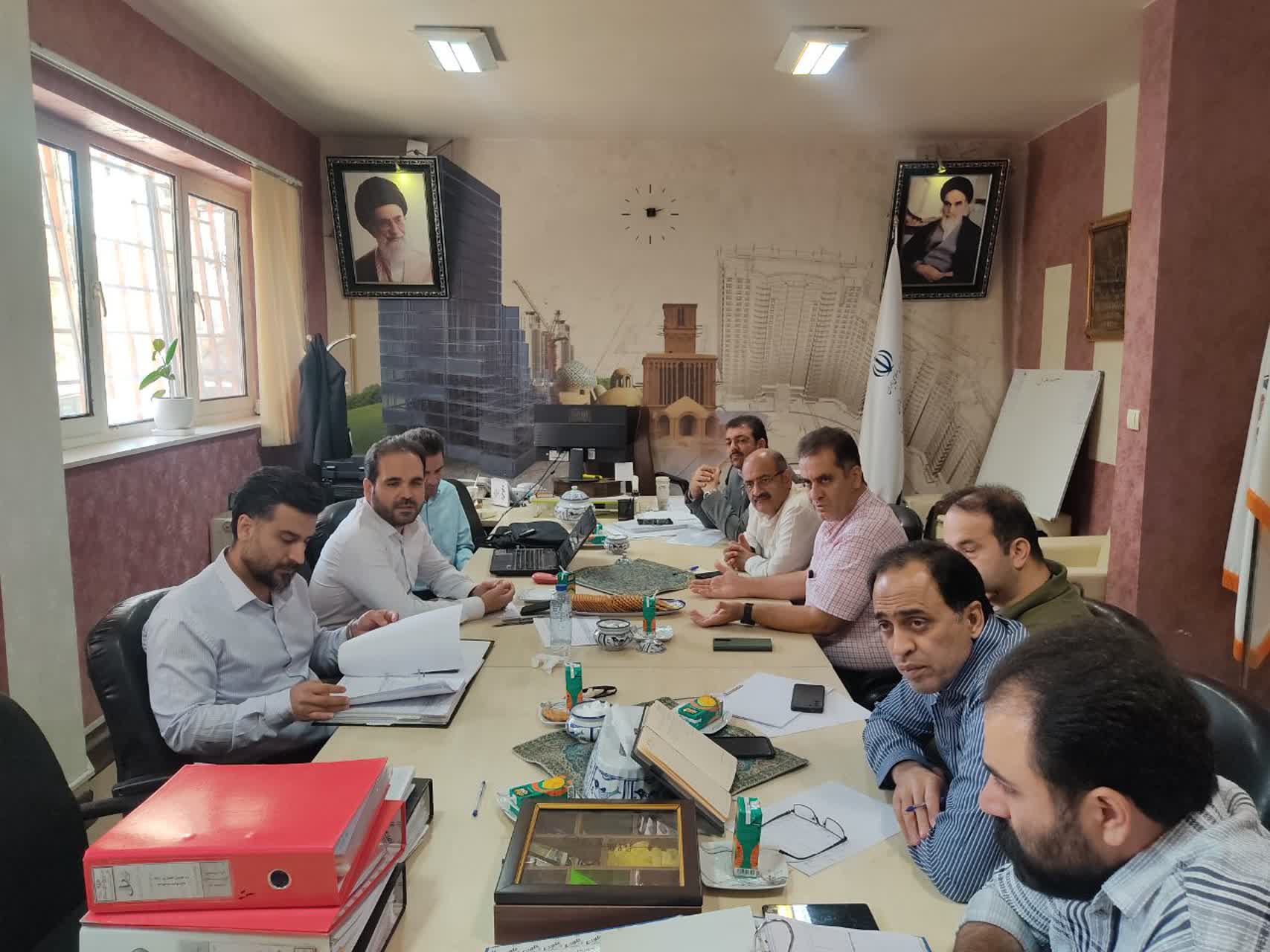 جلسه بررسی و رفع موارد و مشکلات پروژه های یزد-02