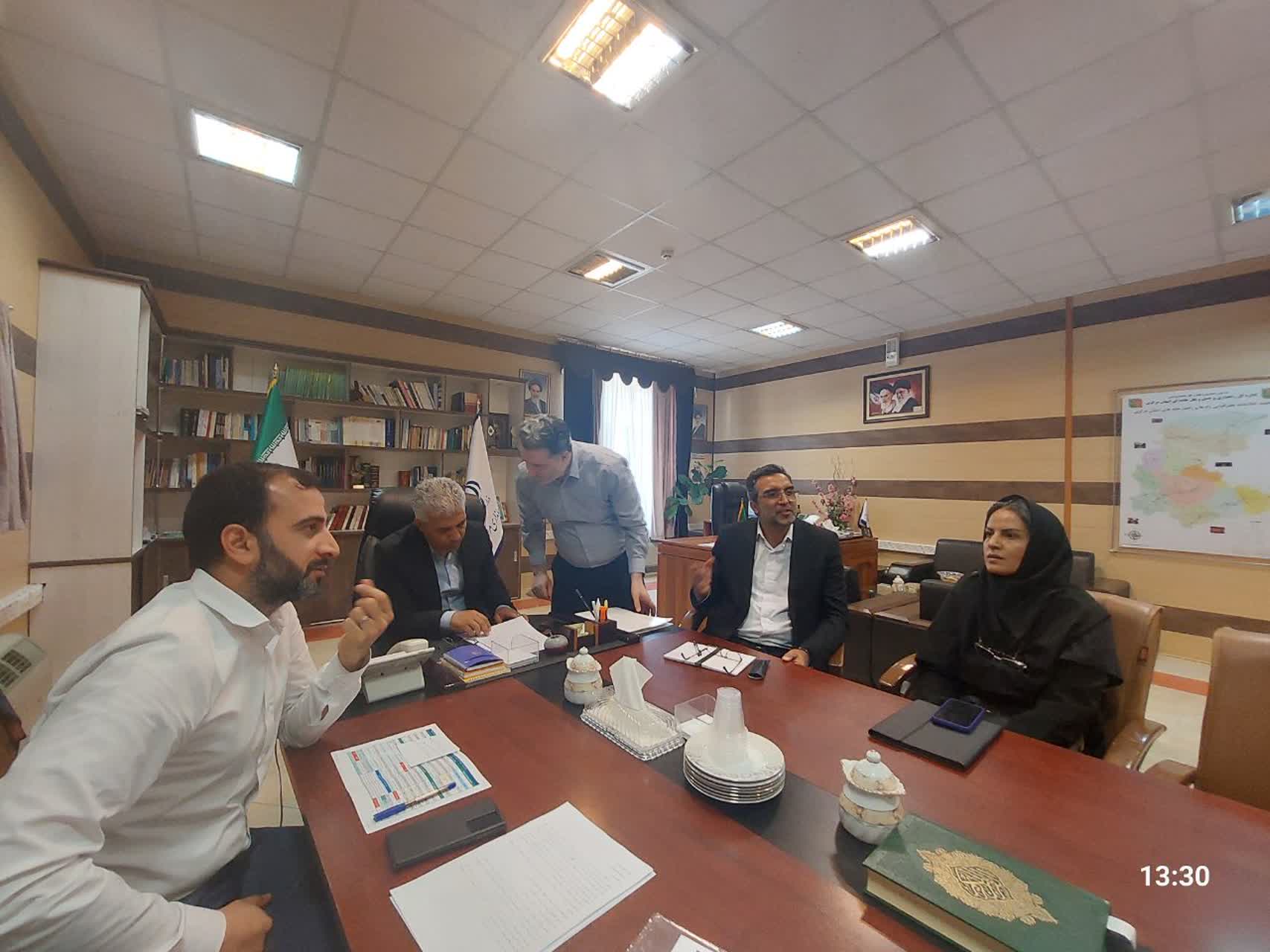 جلسه بررسی وضعیت و تحویل پروژه ۲۰۰ واحدی مهاجران اراک-01