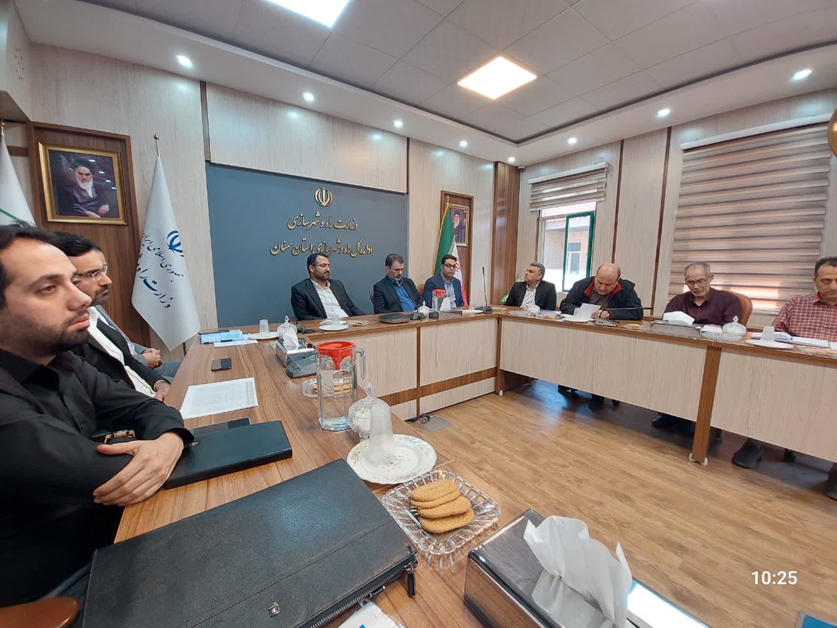 جلسه بررسی پروژه های استان سمنان-02