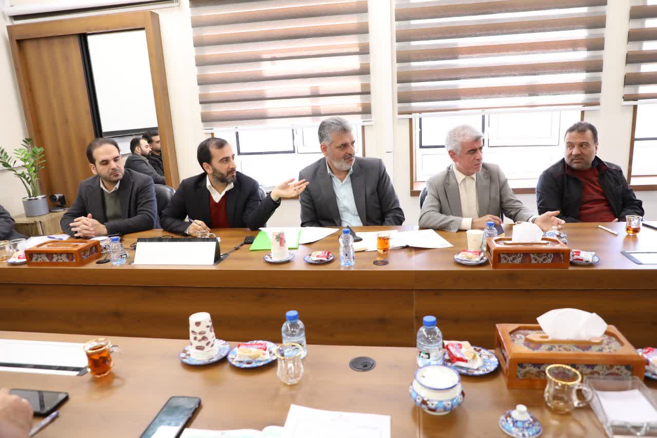 نشست بررسی مسائل بیمه‌ای و مالیاتی پیمانکاران پروژه های طرح نهضت ملی-05