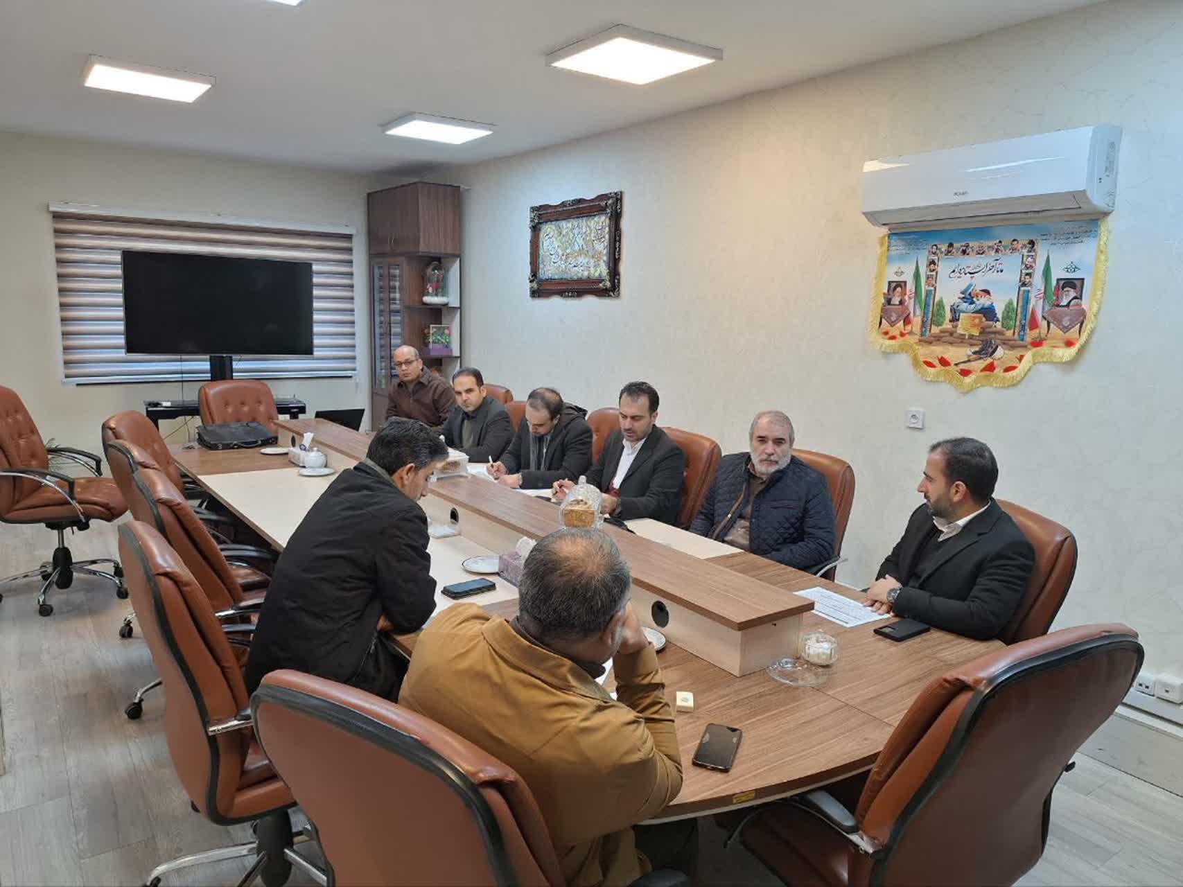جلسه بررسی مسائل و موضوعات پروژه ۷۱۲ واحدی شهید ادبیان کرمانشاه-05