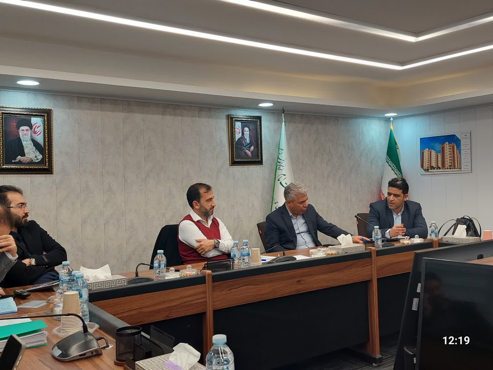 جلسه بررسی مسائل مالی پیمانکاران پروژه های استان مرکزی-01